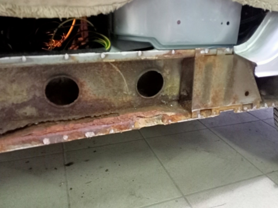 Усилителям тоже досталось. — ГАЗ 31105