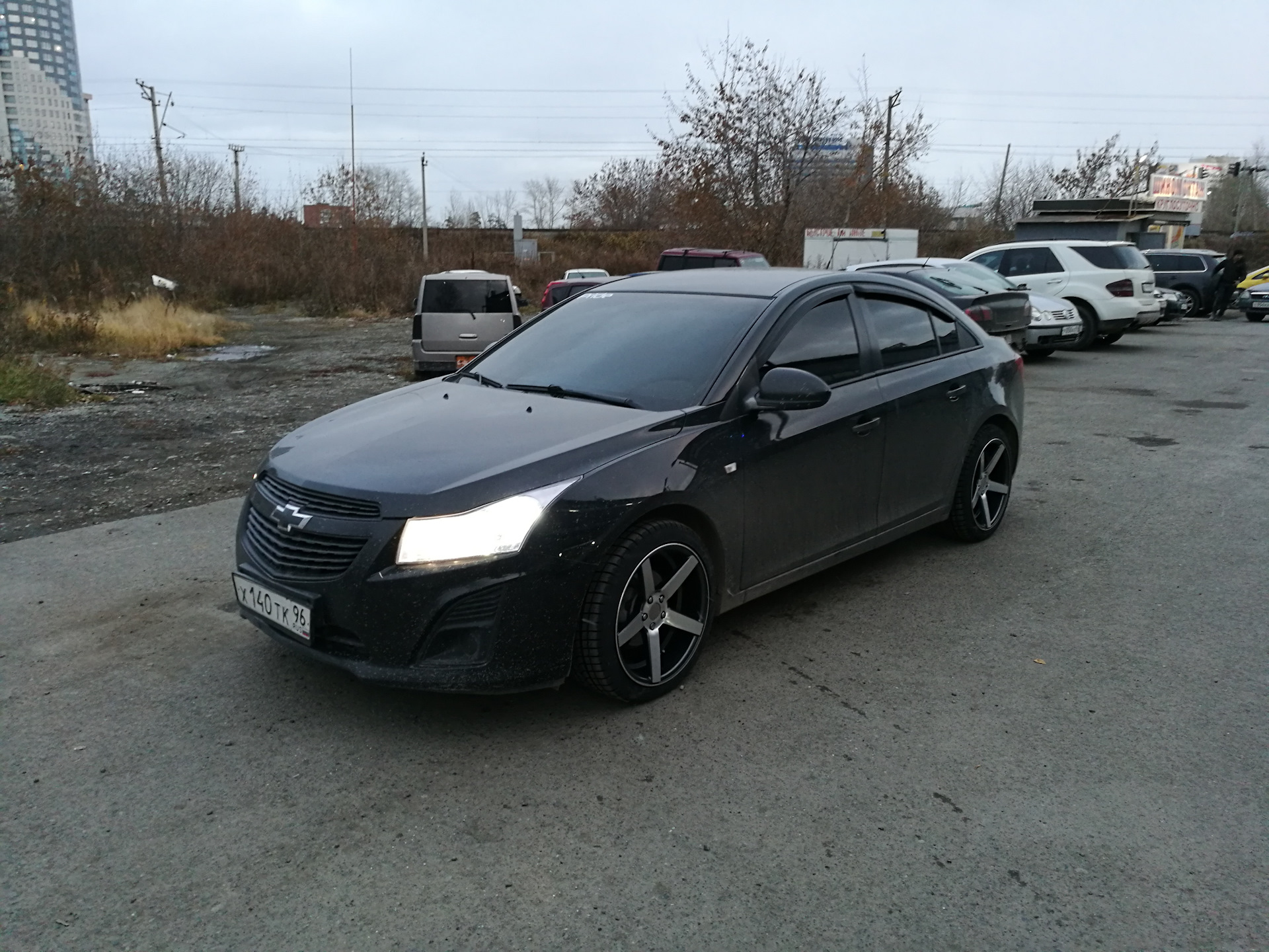 Chevrolet Cruze хэтчбек на 17 дисках