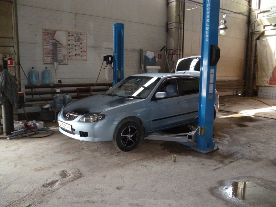 Замена амортов — Mazda Familia (BJ), 1,5 л, 1999 года | своими руками ...