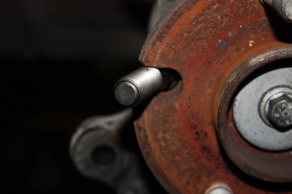 3b208dcs 960 Как вставить шпильку в ступицу