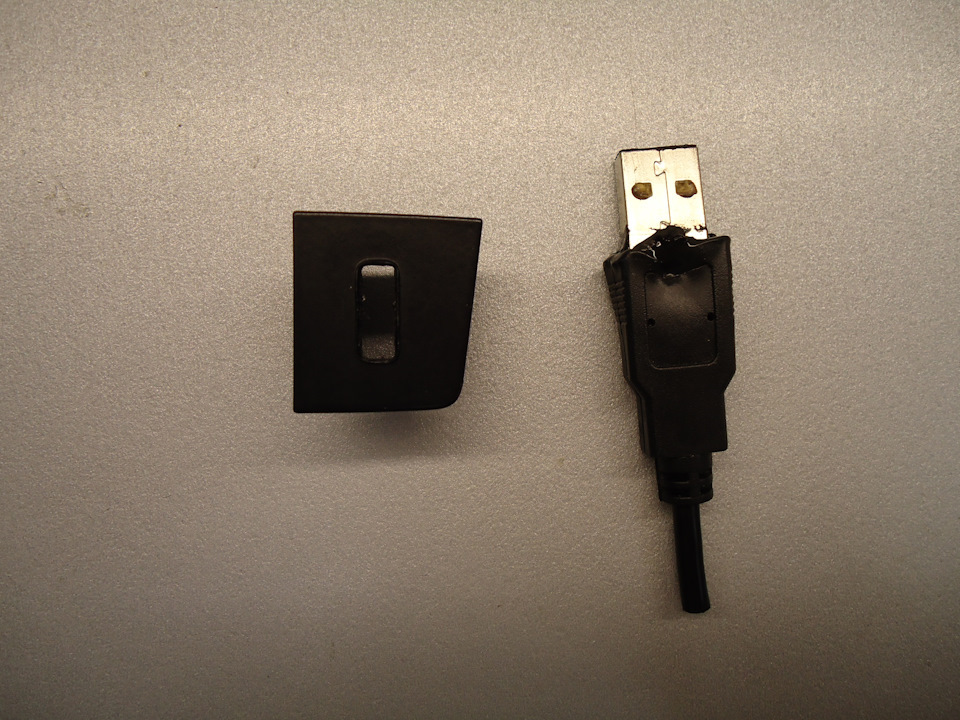 Разъем USB в заглушку 3С0 959 624 С — Volkswagen Passat B6, 2 л, 2007 ...