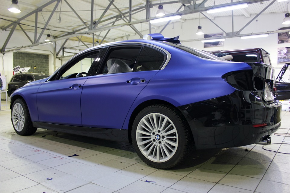 Синий 30. BMW f30 Blue Wrap. Черный танзанит цвет BMW f30. БМВ f30 цвета. Синяя матовая BMW f30.