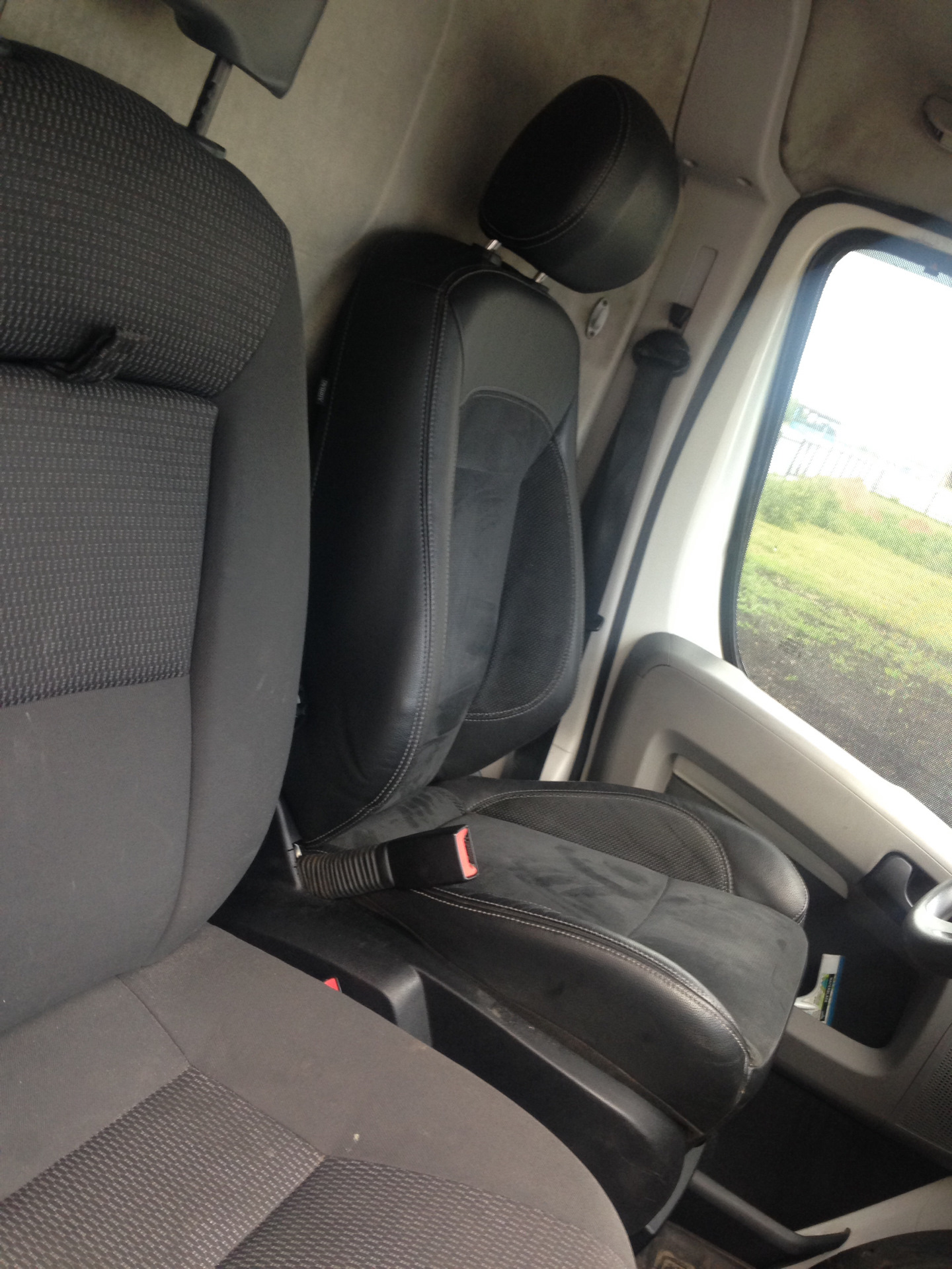 Чехлы дукато 244. Чехлы на фиат дукато 244 3 места. Чехол ситроен джампер. Ситроен джампер сиденье. Чехлы для ситроен джампи 2014 9 местная.