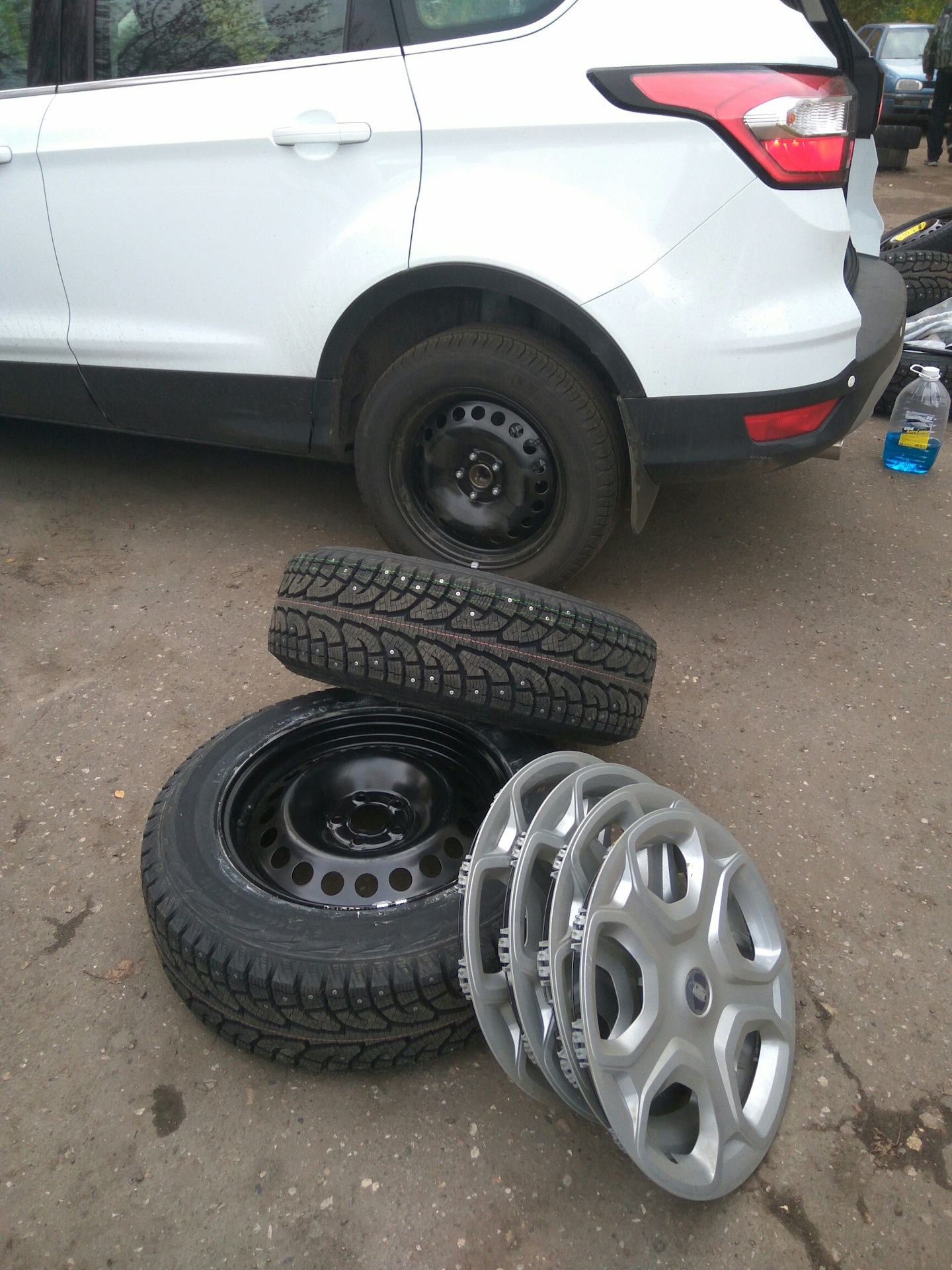 Шины куга 2. Ford Kuga 2 резина 225/65 r17. Форд Куга 225/65 r17. Киа 225 65 резина диски Форд. Зимние колеса на 16 на Форд Куга.