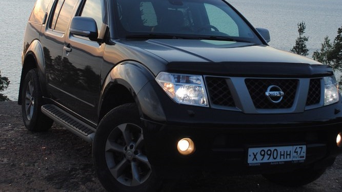 Ниссан патфайндер тонированный. Ниссан патфайндер 2008 года. Дымит ниссан патфайндер. Дымит ниссан патфайндер. Светодиодная балка ниссан патфайндер r51.