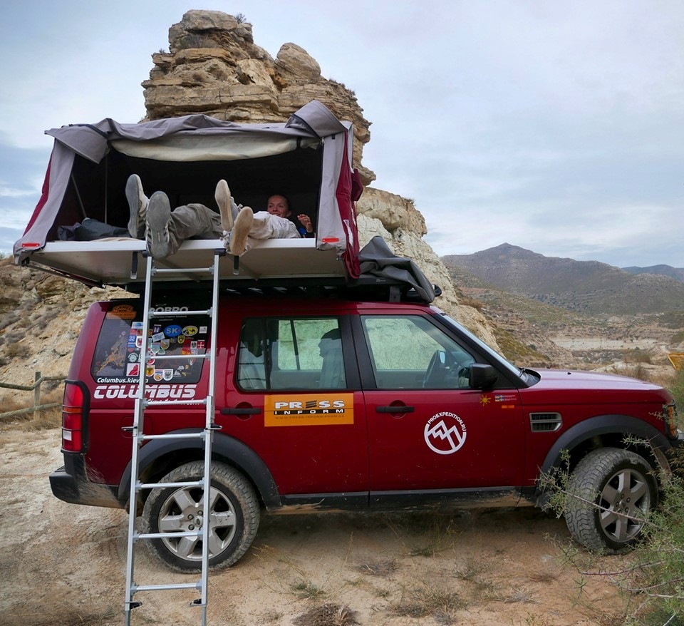 Мокрый сон. Палатка на крыше после длительных дождей. — Land Rover  Discovery III, 2,7 л, 2006 года | наблюдение | DRIVE2