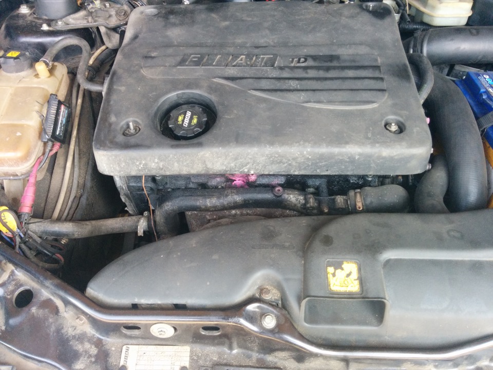 Замена прокладки под клапанной крышкой — FIAT Marea, 1,9 л, 1998 года ...