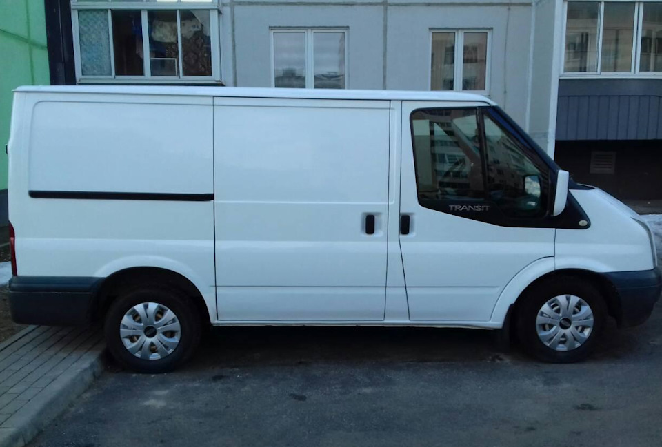 Короткая база. Форд Транзит 2008. Ford Transit 7g. Ford Transit белый. Ford Транзит сбоку.