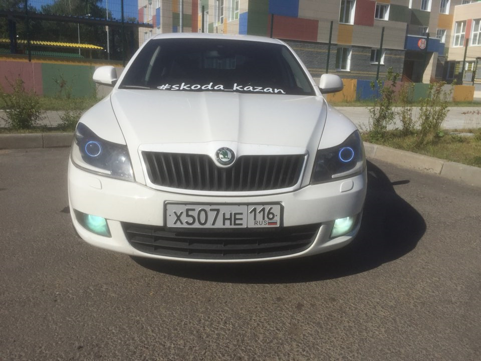 Шкода оптиков. Шкода a5 ангельские глазки. Дьявольские глазки Skoda Octavia a5. Ангельские глазки Шкода Октавия а5 2007г. Ангельские глазки Шкода Октавия а5 2 Рестайлинг.