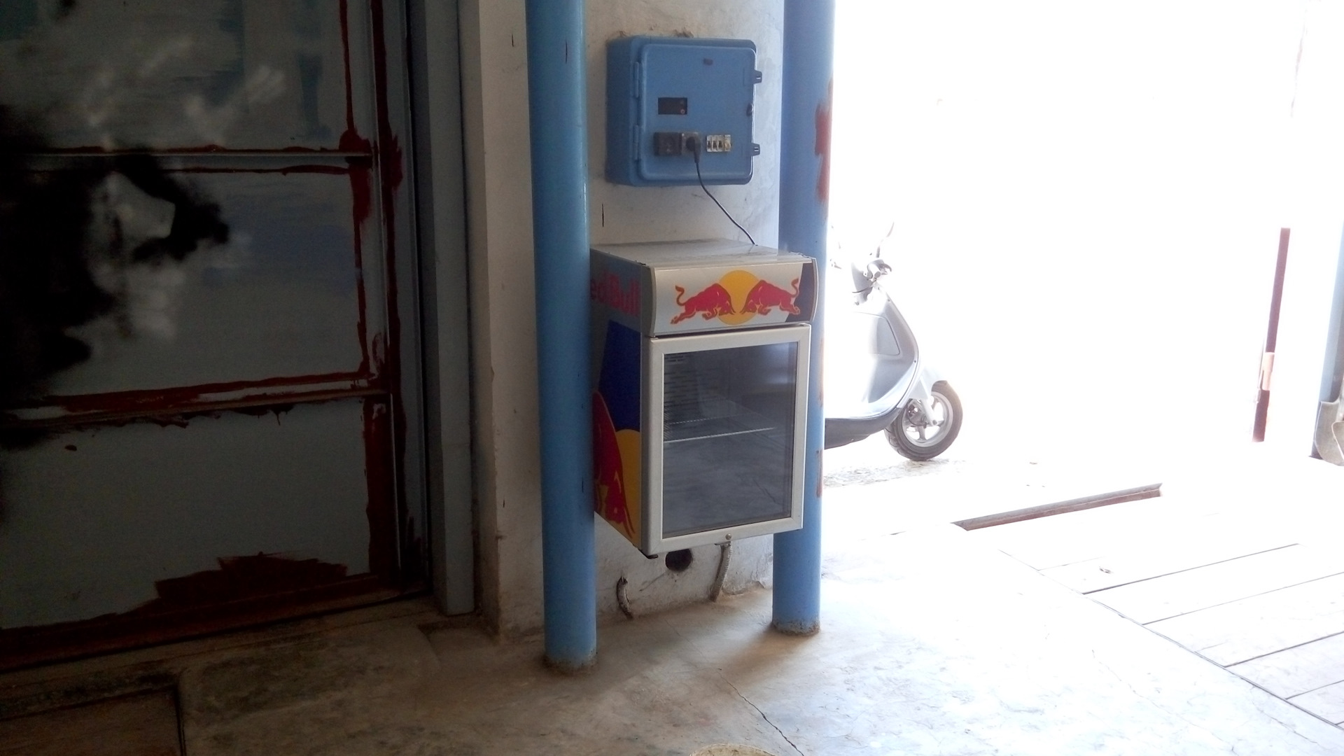 гараж-холодильник 80 год. ящик для картошки на балконе. холодильник в гараже зимой можно ли. ремонт в гараже идеи своими руками до и после фото. ящик для инструментов из холодильника.