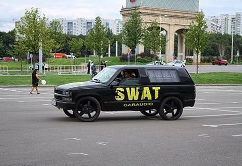 Swat звук. Chevrolet Tahoe SWAT. Chevrolet Tahoe автозвук медведь. Автозвук медведь авто. SWAT автозвук.