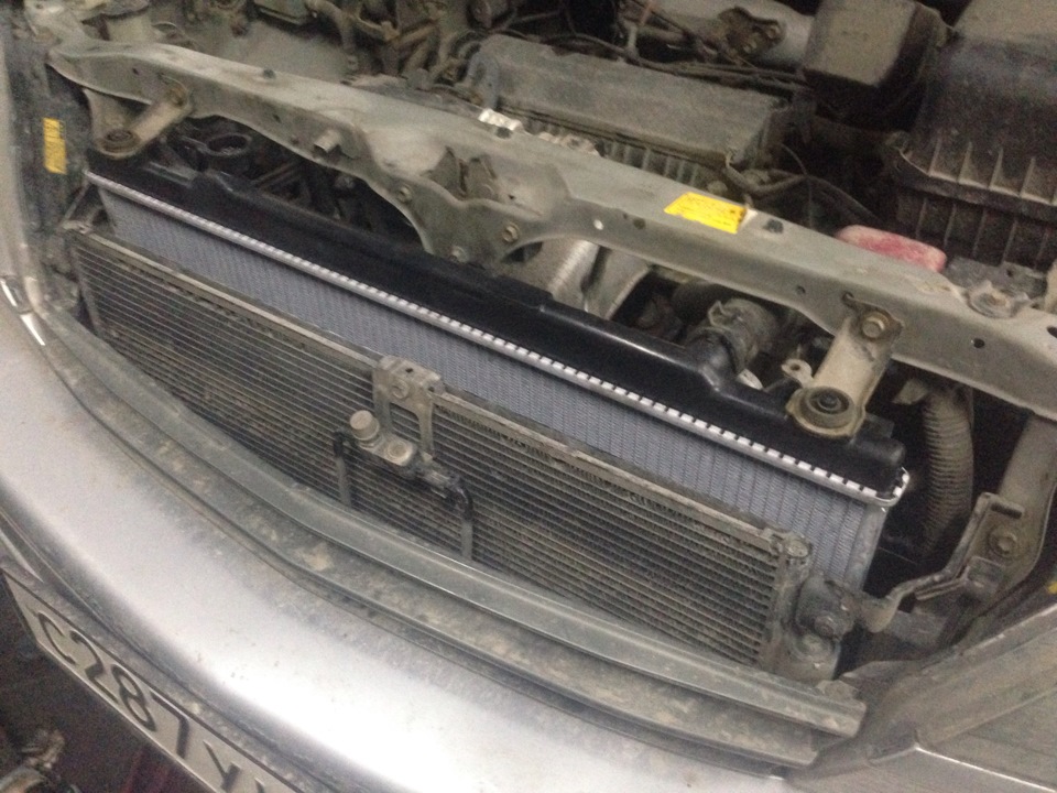 Замена радиатора тойота. Toyota Harrier 2000 год 2.2 Radiator. Toyota Harrier 2.2 5s патрубки охлаждения на радиатор рем комплект. Радиатор по шву Харриер. Радиатор охлаждения на Тойота Харриер 2009 года.