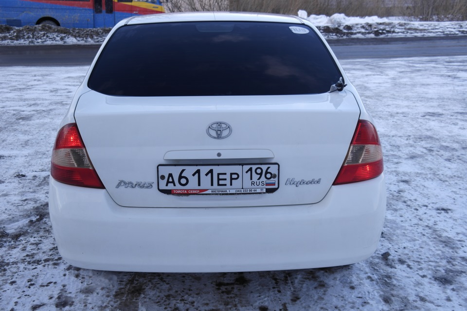 Замена ламп габаритов в задних фонарях. — Toyota Prius (11), 1,5 л ...