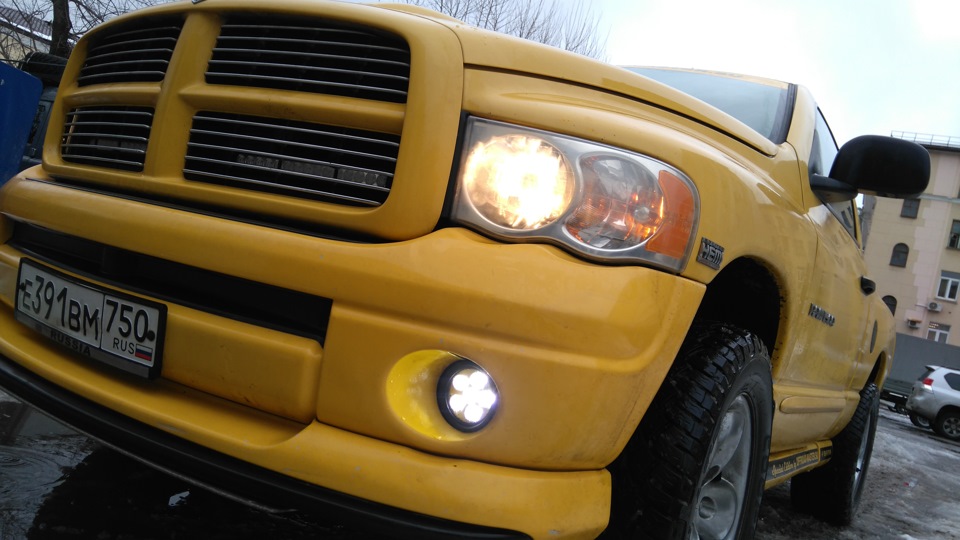 Диодные фары Риф вместо штатных побитых жизнью противотуманок — Dodge ...
