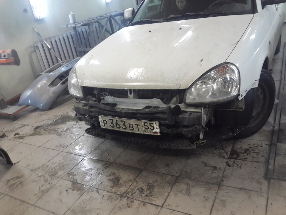 Собака на мосту, откуда она там? — Lada Приора седан, 1,6 л, 2012 года ...