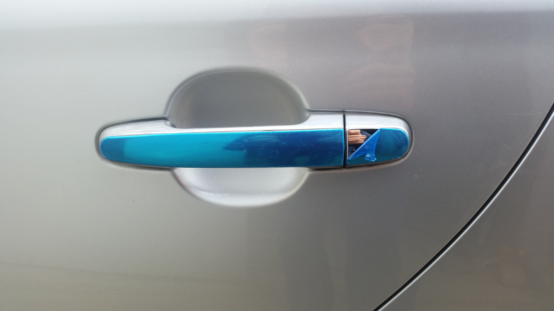 Накладки на ручки двери автомобиля