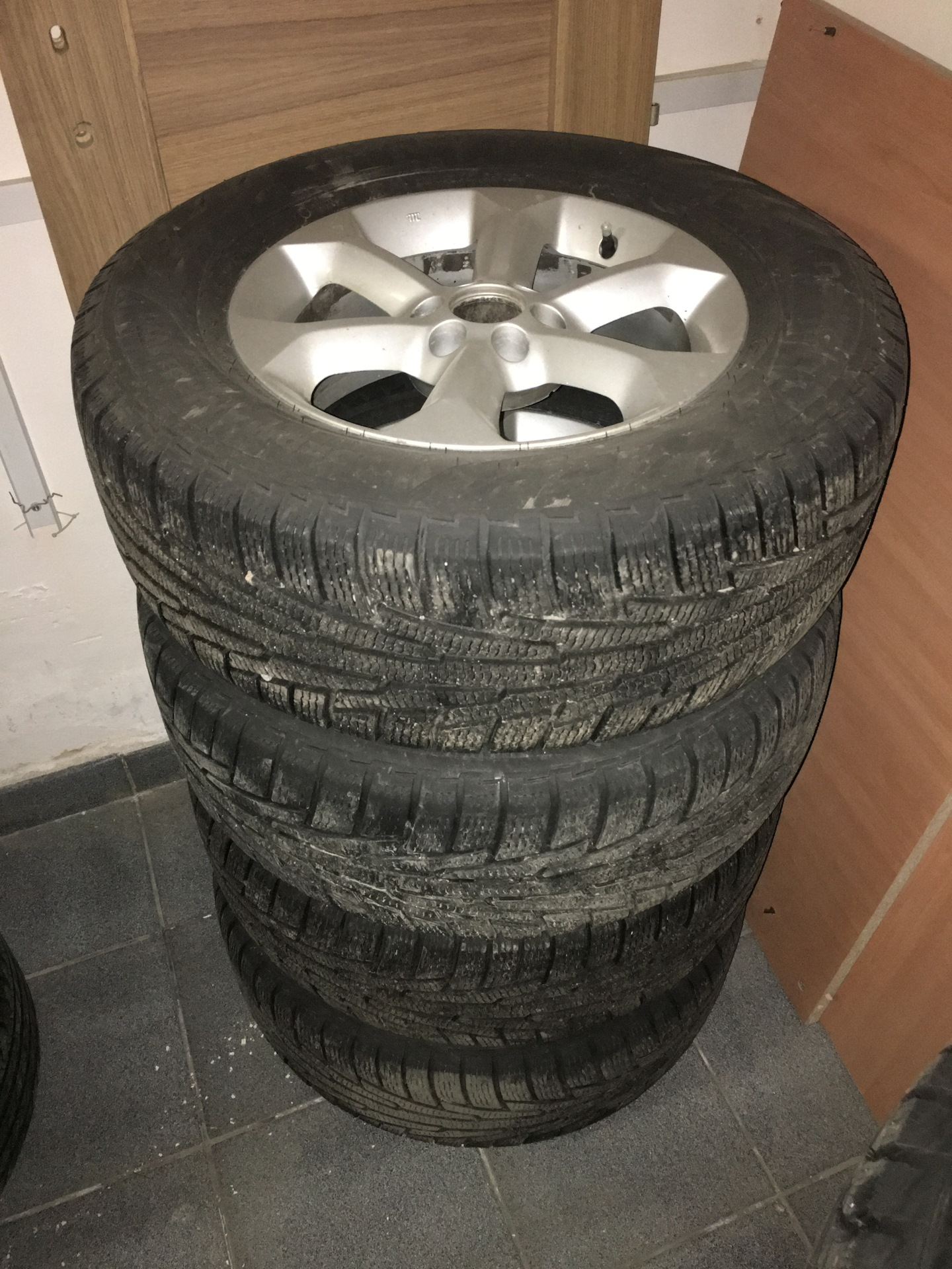 Goodyear 225 65 17. Зимняя резина 255 65 r17. 255/65r17 255/70 r17 разница. Резина 225 65 r17 зима. 255/60 r18 зима.