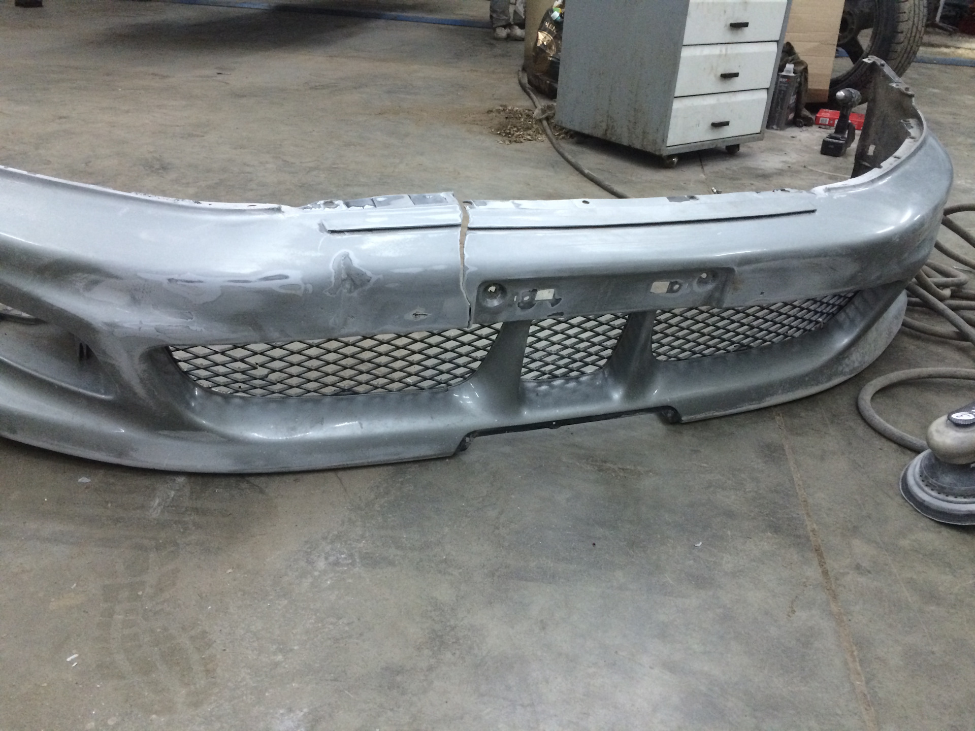 Бампер 1. 997 mk1 бампер. Передний бампер калина спорт 1. Бампер 1. Передний бампер калина 1 рестайлинг.