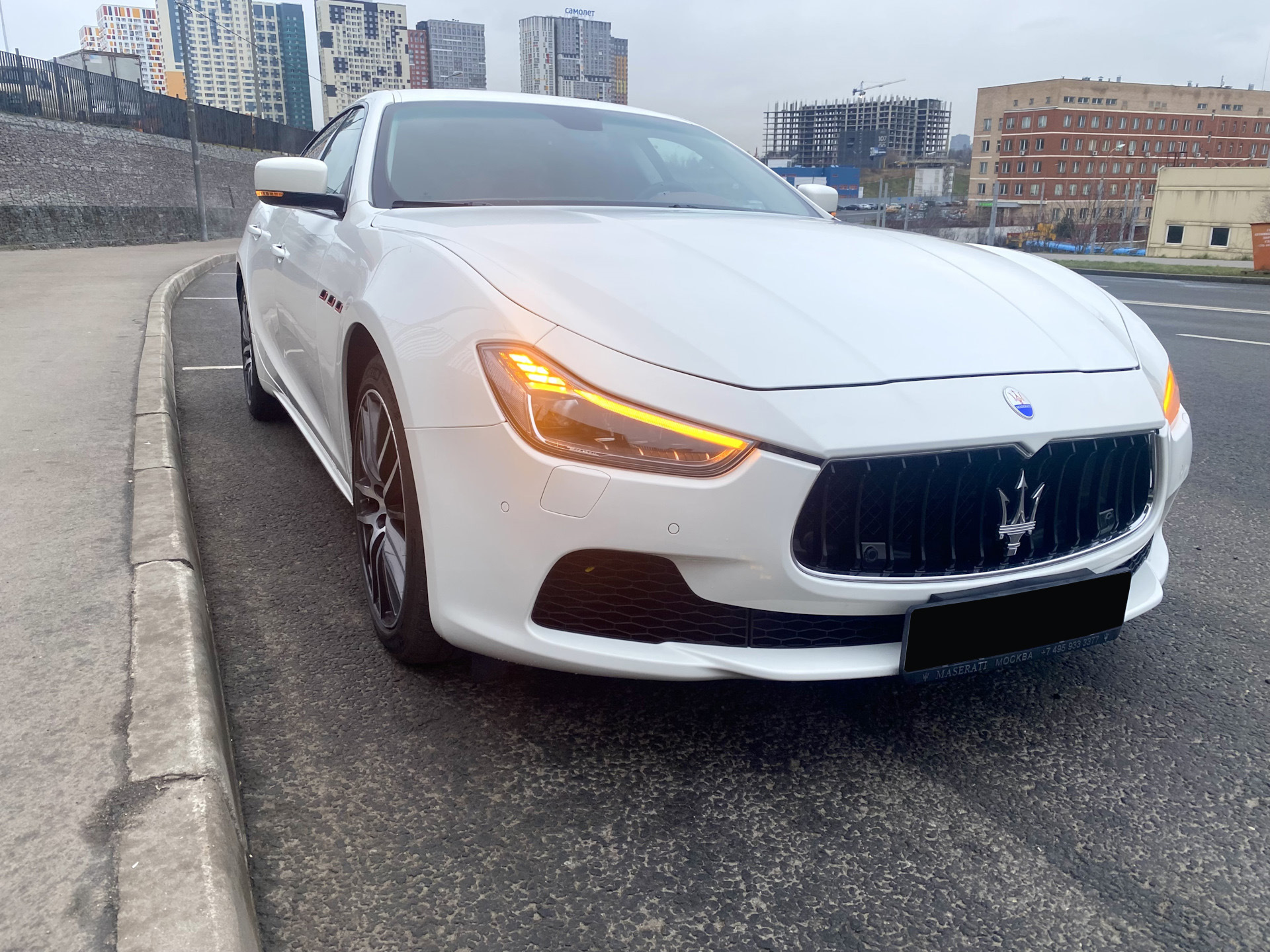 Maserati Ghibli фара