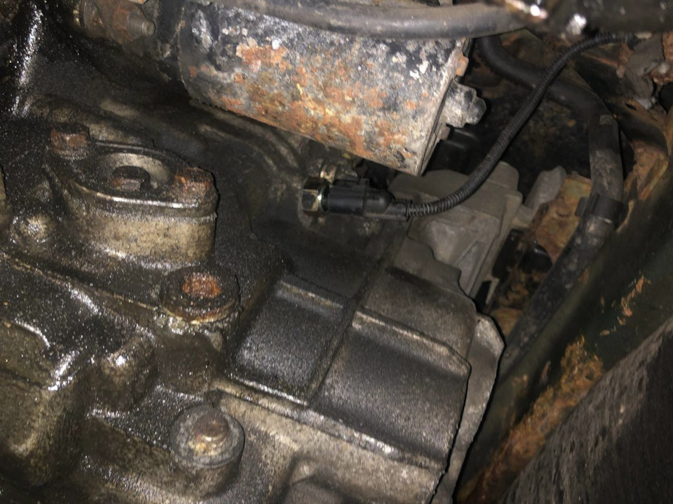 Где находится датчик выключателя заднего хода Sharan 1.9 TDI AUY 6-МКПП — Volkswagen Sharan (1G)