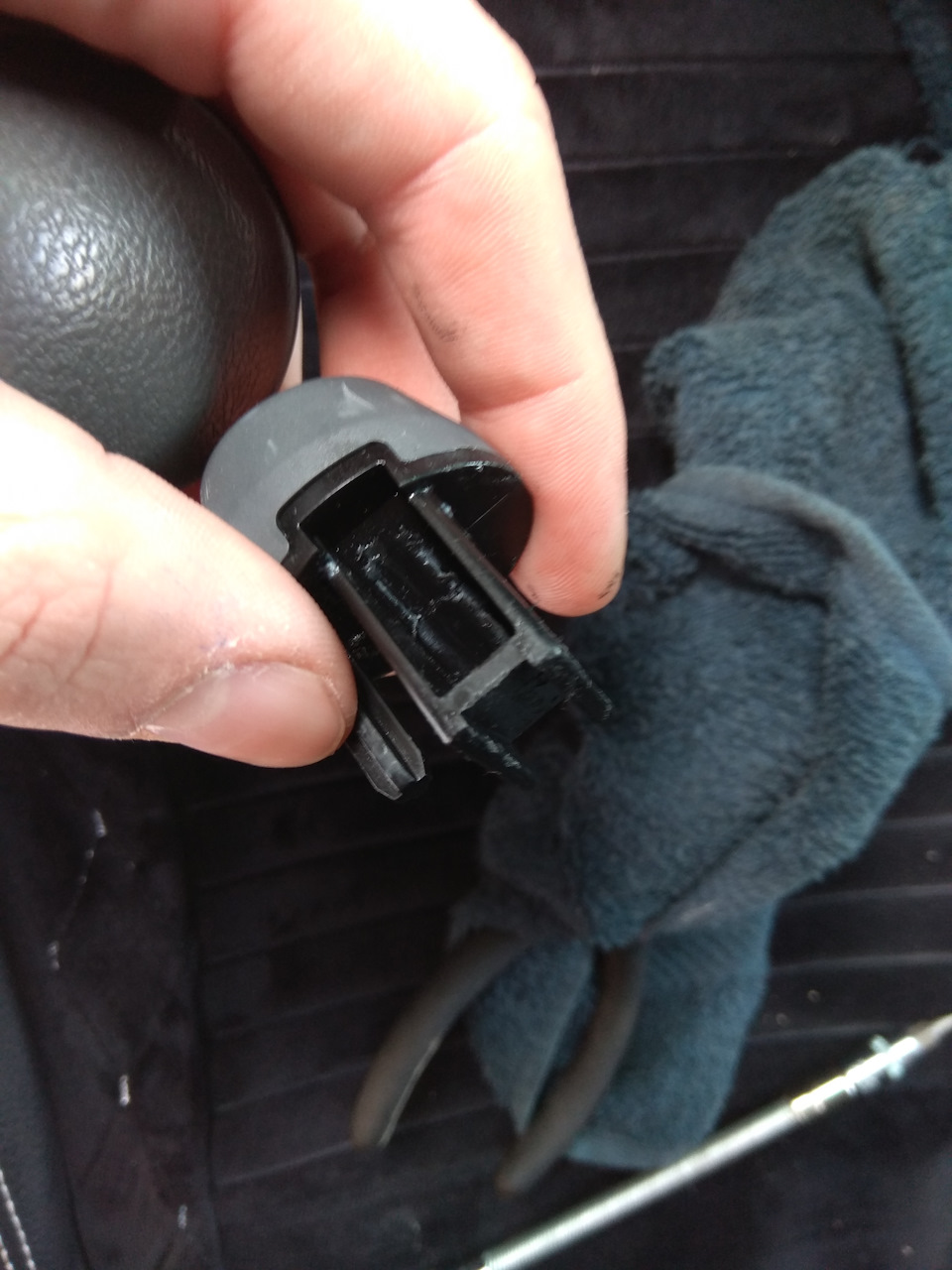 Заедание кнопки рычага АКПП — Honda Element, 2,4 л, 2003 года | своими ...