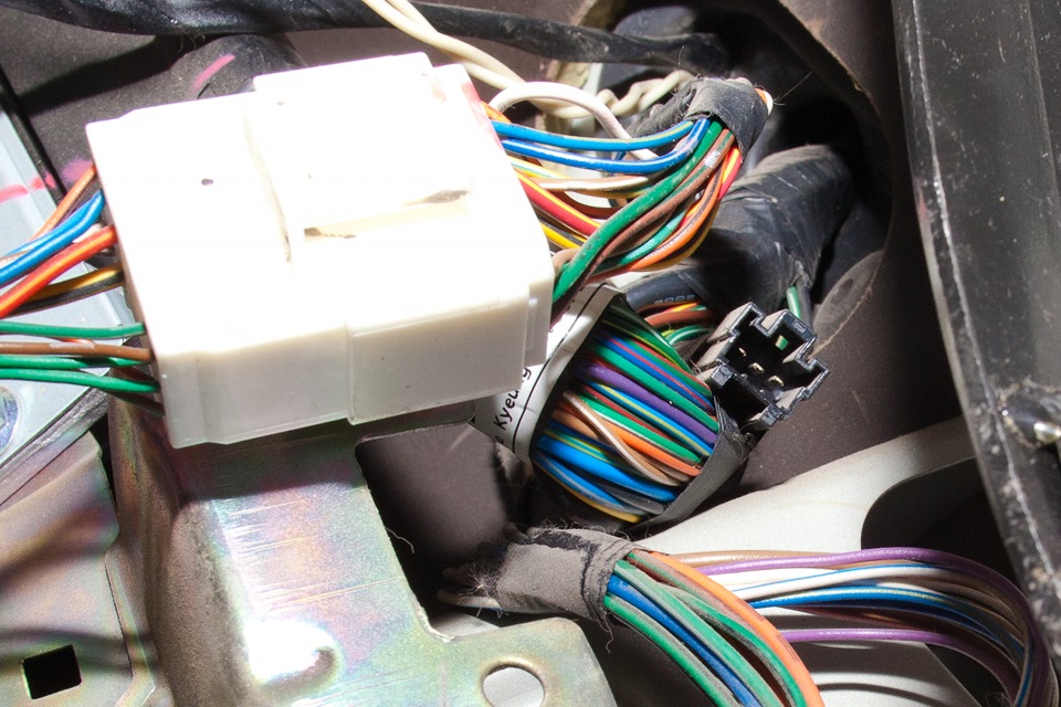 фишка матиз. штекер кнопки птф дэу матиз. разъем подрулевого переключателя матиз. фишка матиз. перемычка на 95 на матиз.