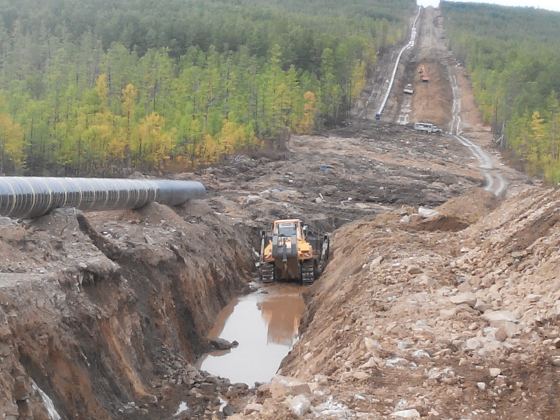 Газопровод сила сибири. Якутия трубопровод сила Сибири. Газопровод в Якутии. Газопровод в тайге. Газопровод Иркутская область.