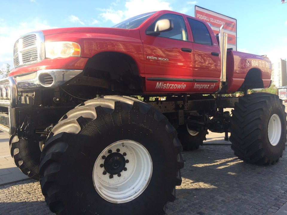 4x4 big baby. Dodge Ram бигфут. Dodge Ram 4 4 Bigfoot. Додж рам Bigfoot. Dodge Ram 4x4 big-foot 1984.