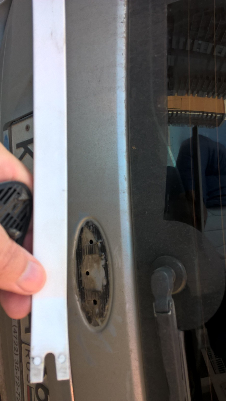 Замена эмблемы Ford по гарантии. — Ford Focus II Wagon, 1,6 л, 2008 ...