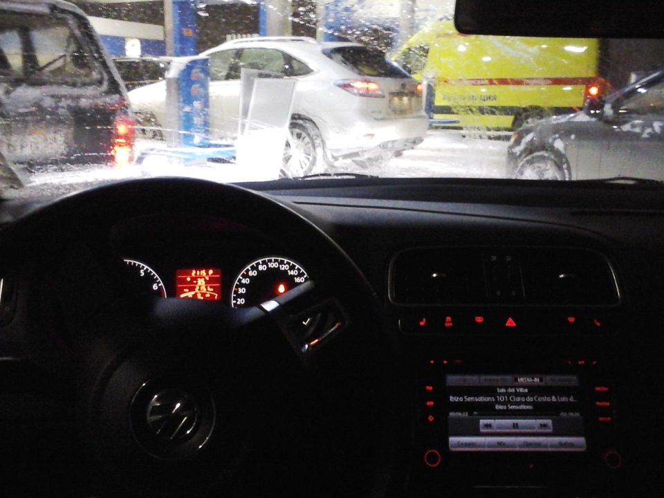 Снежная пурга — Volkswagen Polo Sedan, 1,6 л, 2011 года | наблюдение ...