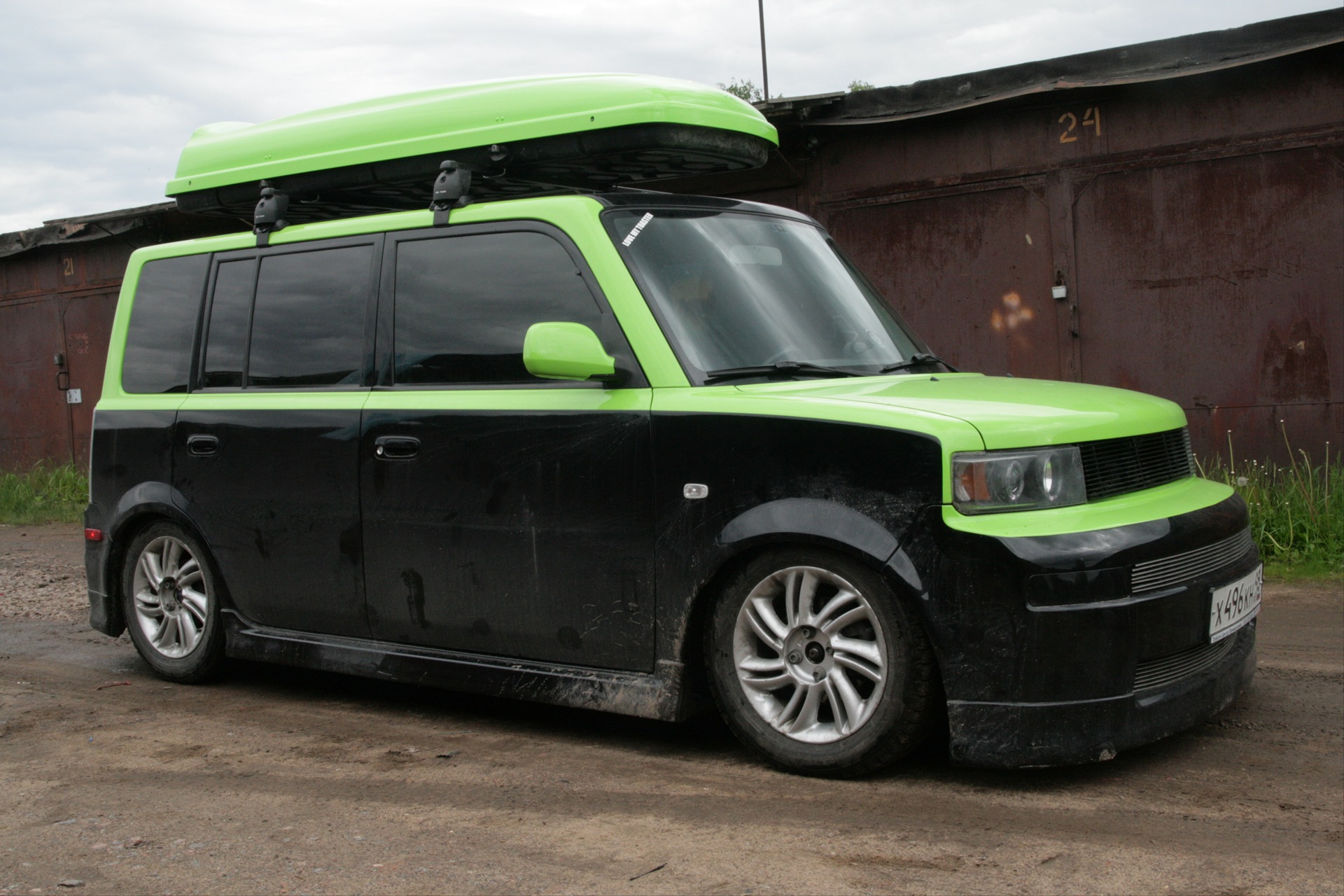 Тюнингованная Scion XB