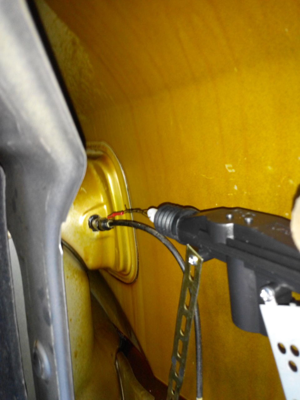 Дистанционное открытие лючка бензобака — Chevrolet Aveo Sedan (1G ...