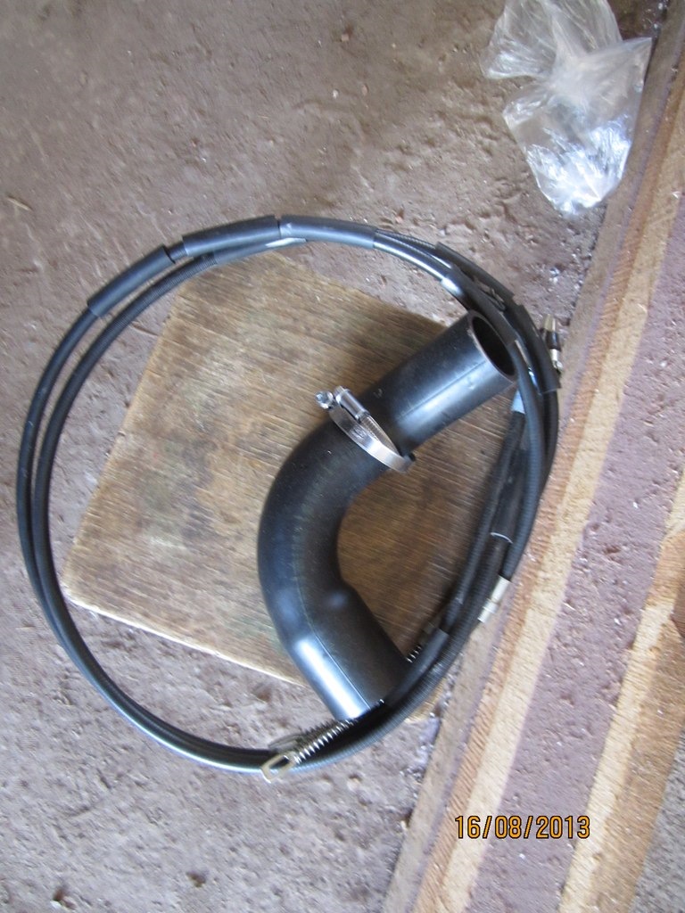 Замена тросиков ручника, заливной горловины бака. — Lada 11113 Ока, 0,8 ...