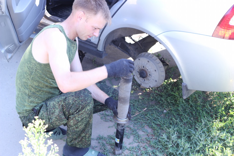 Скрип в задней подвеске приора