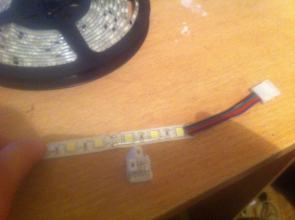 белый коннектор-обязательная покупка! если найдете с двумя проводками-будет идеально, на фото для ргб ленты — Honda Civic Hatchback (8G)