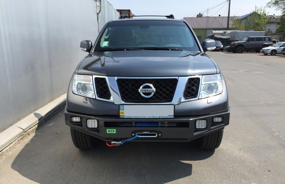 Бампер ниссан патфайндер рестайлинг. Силовой бампер для Nissan Pathfinder. Nissan Pathfinder 2000 металлический бампер. Nissan Pathfinder 2005 металлический бампер. Ниссан Патфайндер р51м композитные силовые бампера.