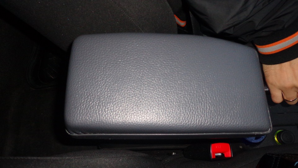 Решил обтянуть подлокотник. — Lada Приора седан, 1,6 л, 2012 года ...