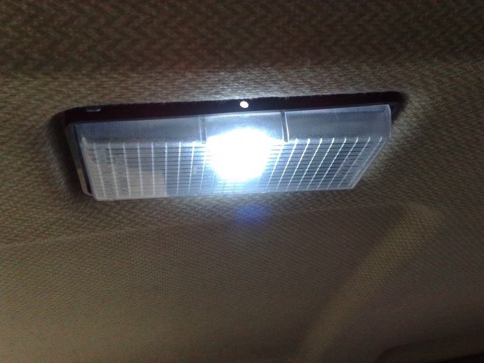 Светодиодная лампа в салонный плафон + смазка замков и петель перед ...