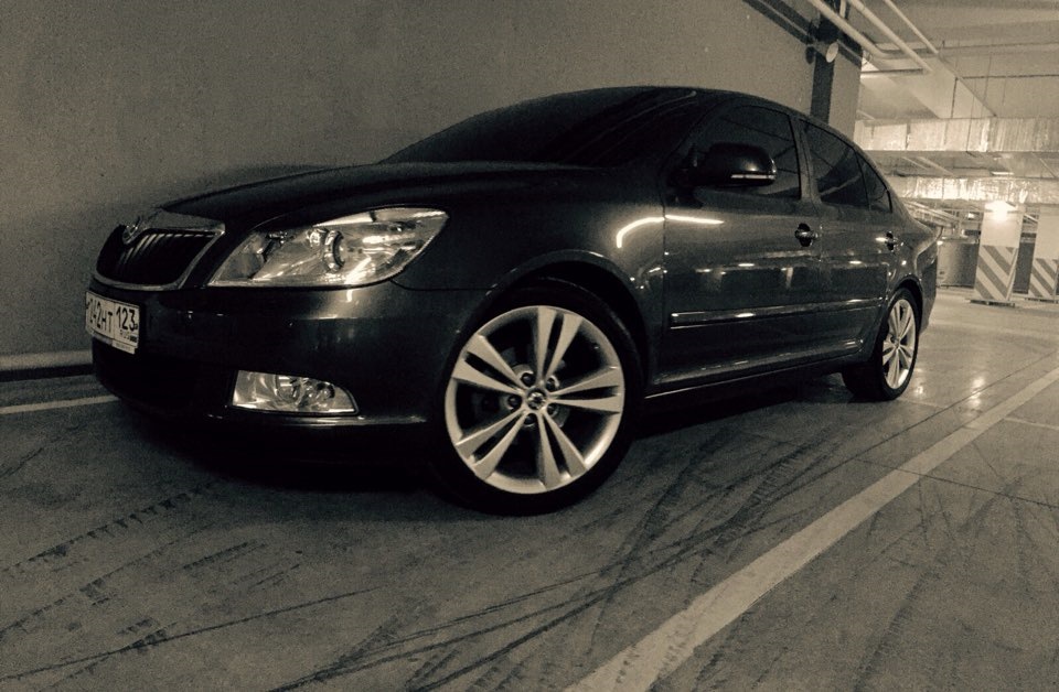 Skoda Octavia a5 черная