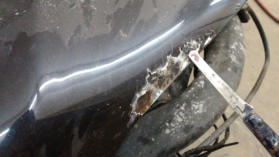 пластиковая окантовка капота. кромка для капота автомобиля. защита на передний край капота. покрасить кромку арок. кромка для капота автомобиля.