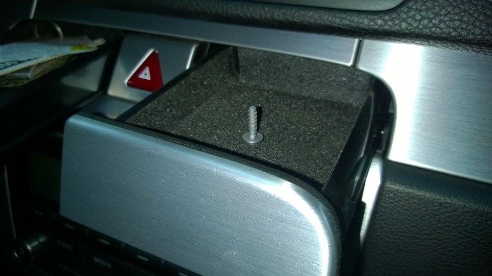 Специально не поставил третий болт, чтоб де мучится потом мне или будущему владельцу :D — Volkswagen Passat B6