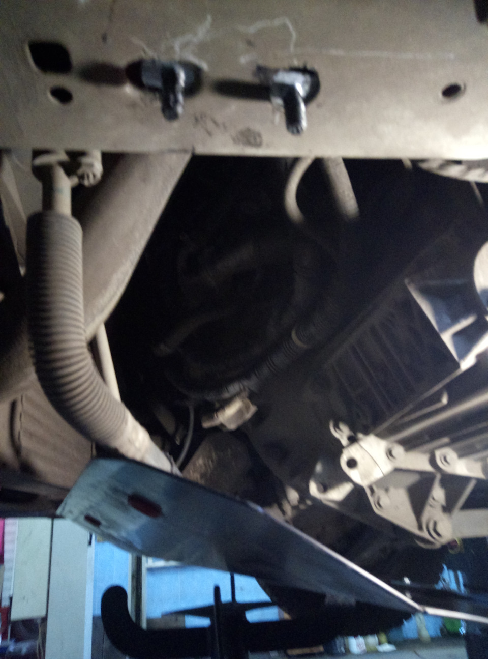закладные 4 штуки — Ford Transit (7G)