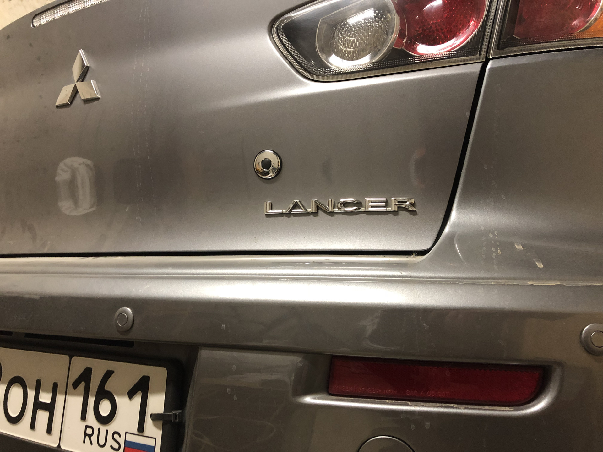 кнопка багажника mitsubishi lancer 10