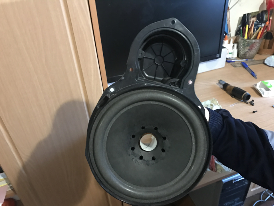 динамик передней двери пассат б6. 3c27ea9s 960. динамик передней двери пассат б6 фото. динамик передней двери пассат б6-3c27ea9s 960. картинка динамик передней двери пассат б6. картинка 3c27ea9s 960. Доброго времени суток подписчики!Сегодня речь пойдет о передних динамиках. Штатная музыка пассата играет не плохо, с шумоизоляцией стало получше, но после нее оказалось, что передний правый динамик хрипит, раньше этого слышно не было. Были мысли просто купить штатный и не заморачиваться, но так совсем неинтересно))) Поэтому закупаем более интересные ништяки: