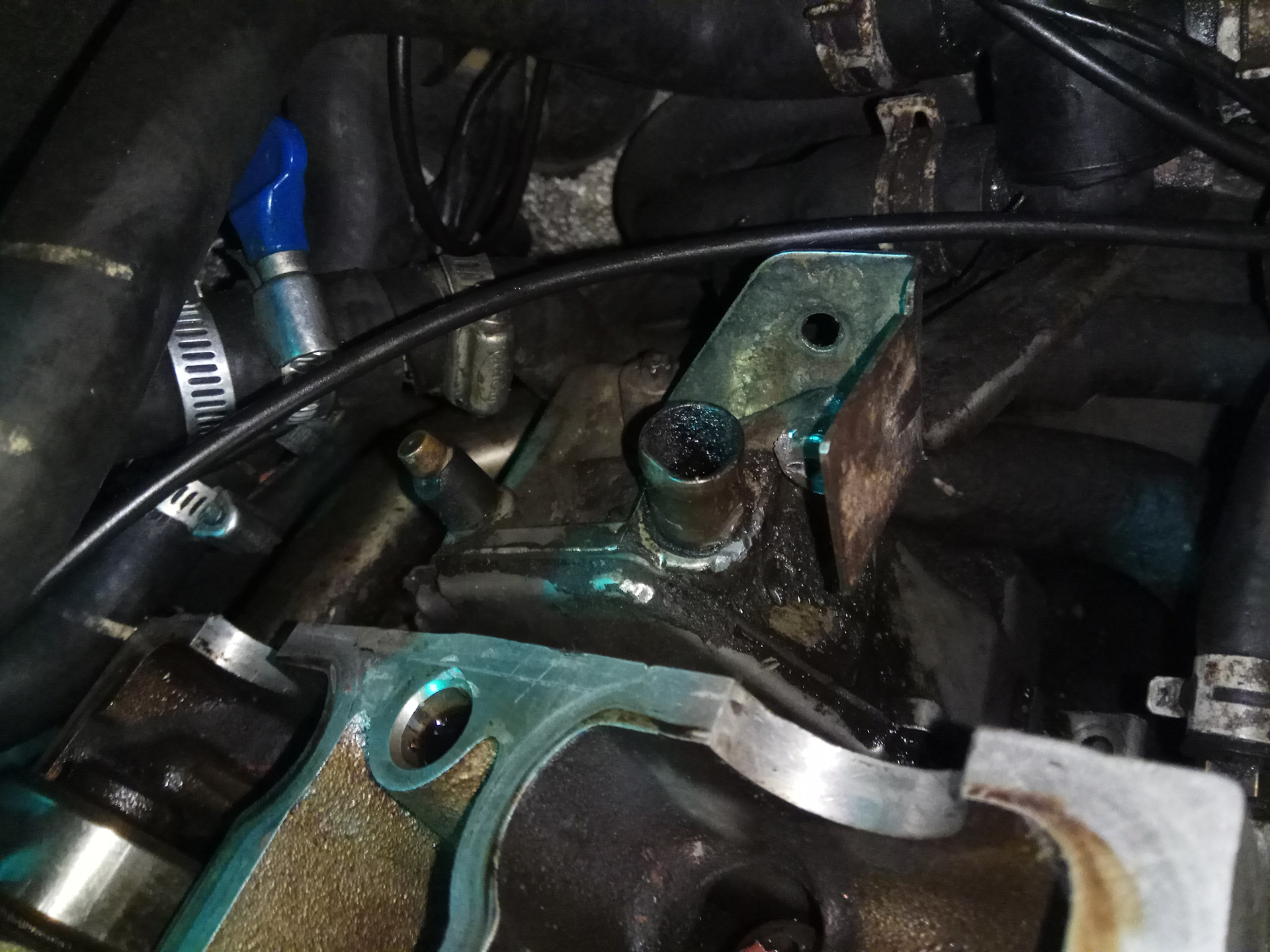 Клапан картерных газов 2190. Система вентиляции картера ваз 2114. Клапан вентиляции картерных газов гранта. Продувка картера. Система вентиляции картера д245 евро3.