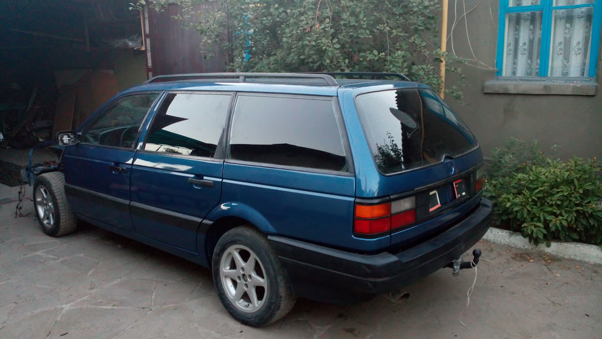Машину фольксваген пассат б3. Volkswagen Passat b3 универсал 1993. Volkswagen Passat b3 1990 универсал. Фольксваген Пассат б3 универсал синий. Volkswagen Passat b3 универсал синий.