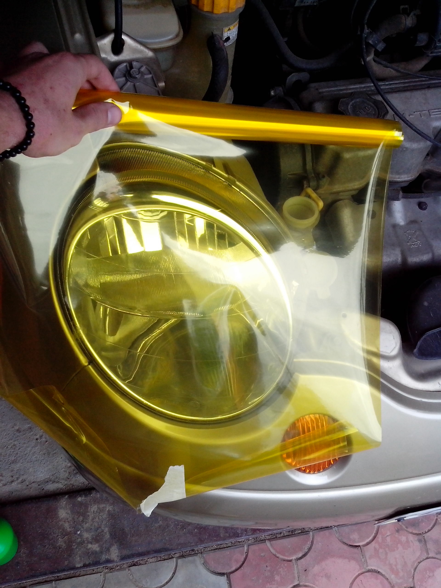 Желтизна фар. Желтизна фар. Желтая бронепленка для фар. Желтая пленка на фары ваз 2114. Желтая пленка на фары ваз 2114.