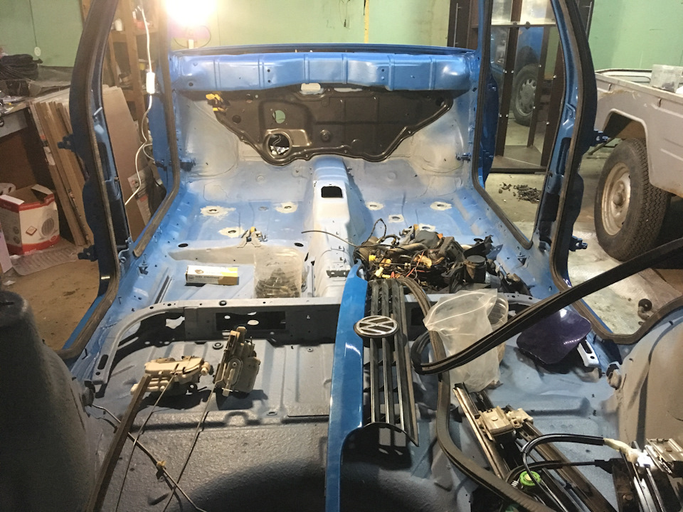 Сегодня начал клеить шумку — Volkswagen Golf Mk3, 1,6 л, 1997 года ...