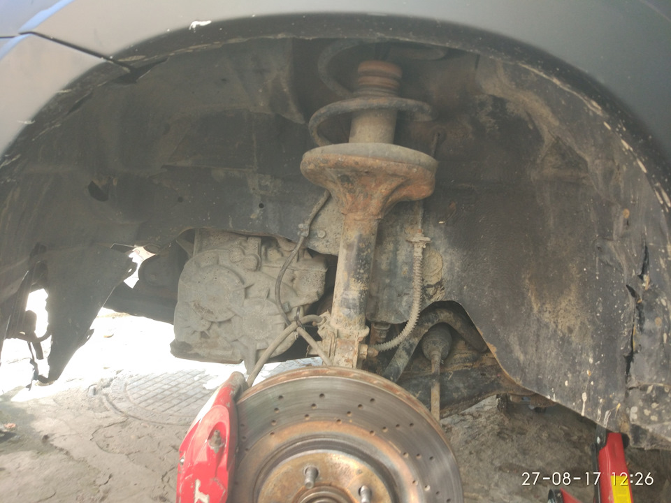Передние арки — Mitsubishi Outlander (1G), 2 л, 2004 года | своими ...