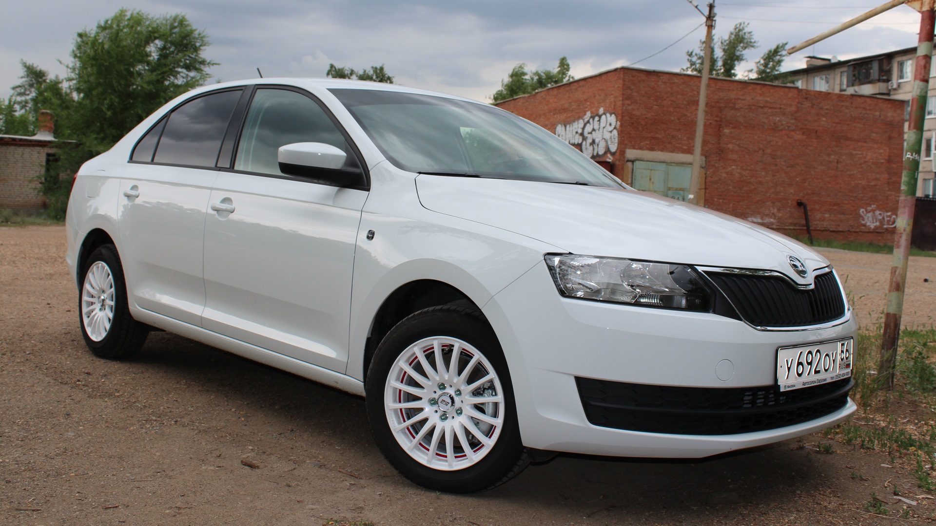 Рапид калининград. Шкода Рапид 2014 1.6. Skoda Rapid белая r15. Skoda Rapid 2. Skoda Rapid 1.6.